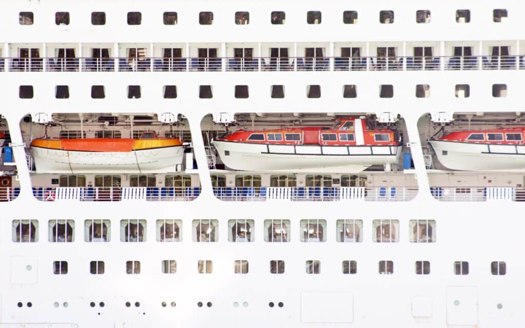 cruise-ship-life-boats
